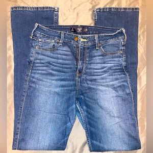 Hollister Highwaisted Boot cut dark wash jeans